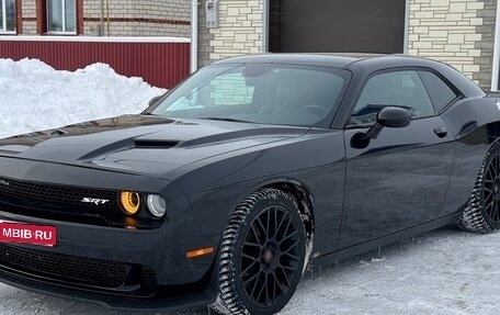 Dodge Challenger III рестайлинг 2, 2017 год, 3 300 000 рублей, 1 фотография