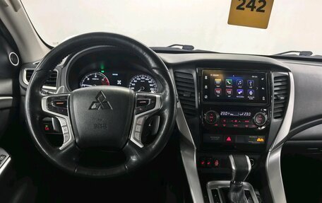 Mitsubishi Pajero Sport III рестайлинг, 2017 год, 2 490 000 рублей, 11 фотография