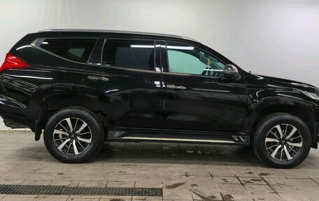 Mitsubishi Pajero Sport III рестайлинг, 2017 год, 2 490 000 рублей, 4 фотография