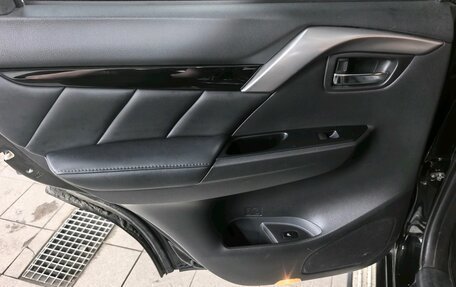 Mitsubishi Pajero Sport III рестайлинг, 2017 год, 2 490 000 рублей, 17 фотография