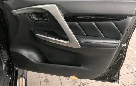 Mitsubishi Pajero Sport III рестайлинг, 2017 год, 2 490 000 рублей, 20 фотография