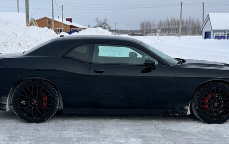 Dodge Challenger III рестайлинг 2, 2017 год, 3 300 000 рублей, 4 фотография