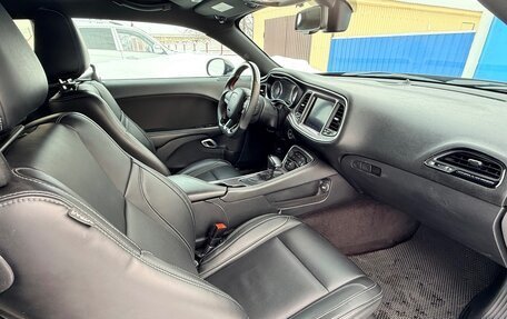 Dodge Challenger III рестайлинг 2, 2017 год, 3 300 000 рублей, 7 фотография