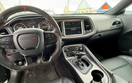 Dodge Challenger III рестайлинг 2, 2017 год, 3 300 000 рублей, 6 фотография