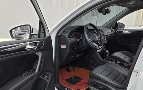 Volkswagen Tiguan II, 2022 год, 3 696 000 рублей, 5 фотография