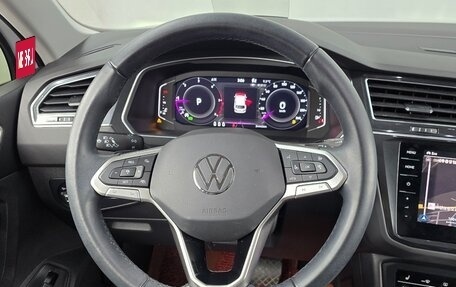 Volkswagen Tiguan II, 2022 год, 3 696 000 рублей, 8 фотография
