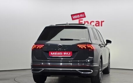 Volkswagen Tiguan II, 2023 год, 3 850 000 рублей, 4 фотография