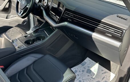 Volkswagen Touareg III, 2019 год, 5 300 000 рублей, 15 фотография