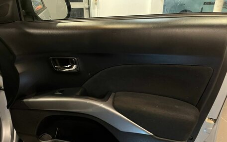 Mitsubishi Outlander III рестайлинг 3, 2008 год, 880 000 рублей, 25 фотография