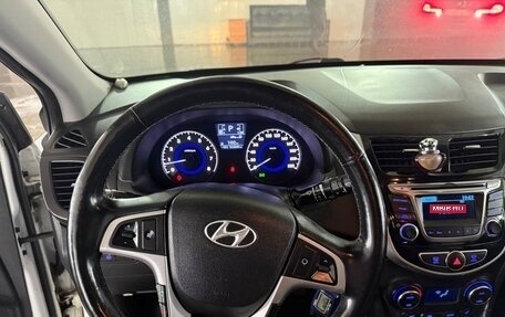 Hyundai Solaris II рестайлинг, 2014 год, 950 000 рублей, 18 фотография