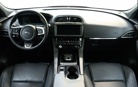 Jaguar F-Pace, 2016 год, 3 000 000 рублей, 15 фотография