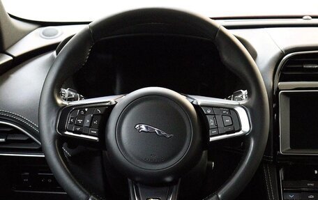 Jaguar F-Pace, 2016 год, 3 000 000 рублей, 16 фотография