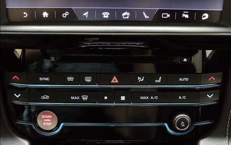 Jaguar F-Pace, 2016 год, 3 000 000 рублей, 22 фотография