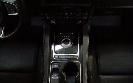 Jaguar F-Pace, 2016 год, 3 000 000 рублей, 17 фотография