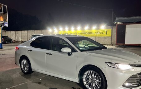 Toyota Camry, 2018 год, 3 099 000 рублей, 6 фотография