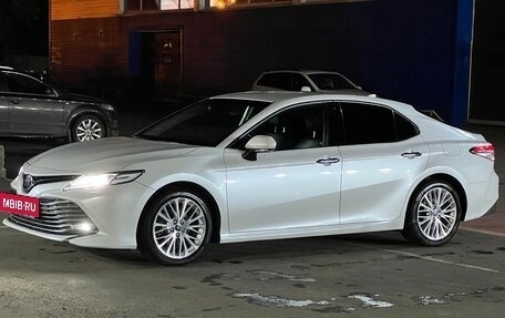 Toyota Camry, 2018 год, 3 099 000 рублей, 2 фотография