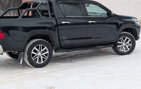 Toyota Hilux VIII, 2017 год, 3 899 999 рублей, 6 фотография