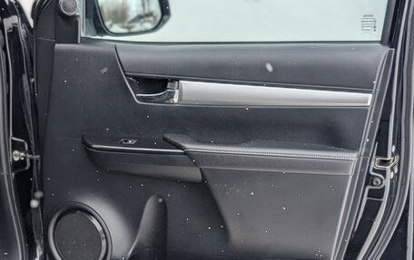 Toyota Hilux VIII, 2017 год, 3 899 999 рублей, 13 фотография