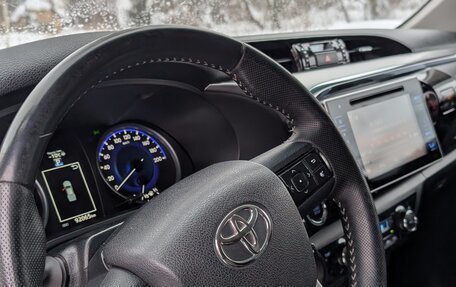 Toyota Hilux VIII, 2017 год, 3 899 999 рублей, 19 фотография