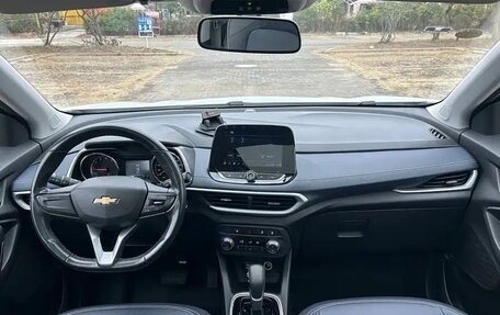 Chevrolet Tracker, 2022 год, 1 250 000 рублей, 10 фотография