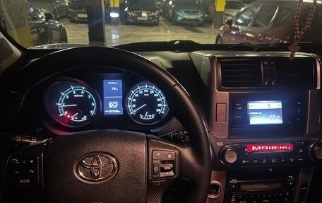 Toyota Land Cruiser Prado 150 рестайлинг 2, 2011 год, 2 650 000 рублей, 6 фотография