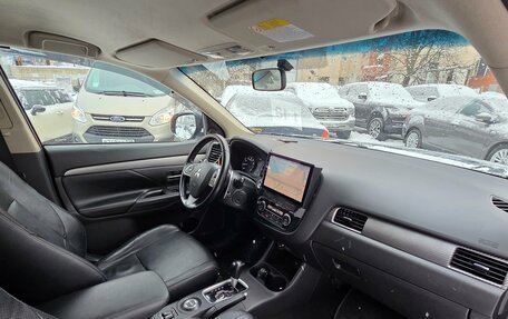 Mitsubishi Outlander III рестайлинг 3, 2013 год, 1 299 000 рублей, 8 фотография