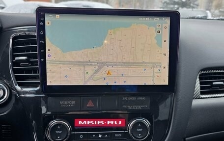 Mitsubishi Outlander III рестайлинг 3, 2013 год, 1 299 000 рублей, 14 фотография