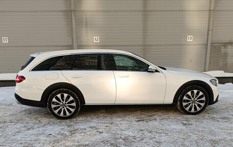 Mercedes-Benz E-Класс, 2019 год, 3 650 000 рублей, 4 фотография