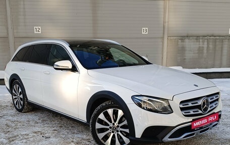 Mercedes-Benz E-Класс, 2019 год, 3 650 000 рублей, 3 фотография