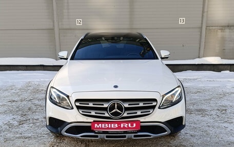 Mercedes-Benz E-Класс, 2019 год, 3 650 000 рублей, 2 фотография