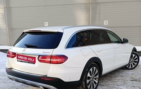 Mercedes-Benz E-Класс, 2019 год, 3 650 000 рублей, 5 фотография