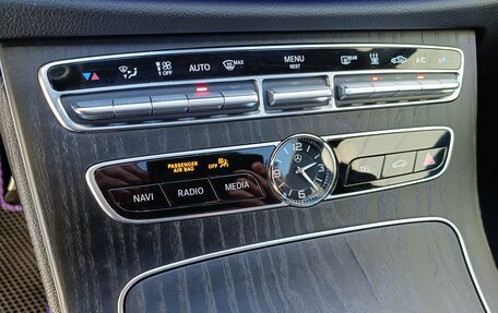 Mercedes-Benz E-Класс, 2019 год, 3 650 000 рублей, 26 фотография