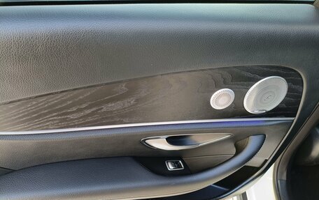 Mercedes-Benz E-Класс, 2019 год, 3 650 000 рублей, 30 фотография