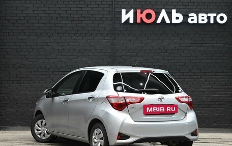 Toyota Vitz, 2018 год, 1 100 000 рублей, 4 фотография