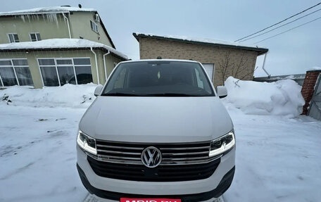 Volkswagen Caravelle T6 рестайлинг, 2021 год, 4 200 000 рублей, 1 фотография