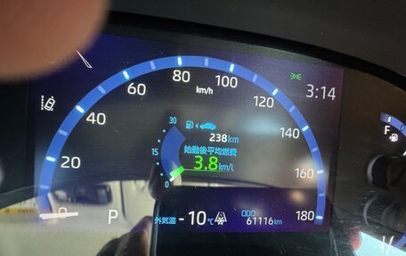 Toyota Yaris Cross, 2020 год, 1 960 000 рублей, 16 фотография