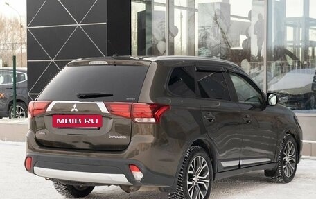 Mitsubishi Outlander III рестайлинг 3, 2016 год, 1 860 000 рублей, 5 фотография