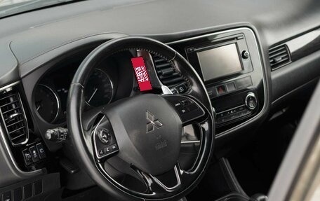 Mitsubishi Outlander III рестайлинг 3, 2016 год, 1 860 000 рублей, 11 фотография