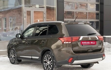 Mitsubishi Outlander III рестайлинг 3, 2016 год, 1 860 000 рублей, 7 фотография