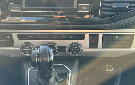 Volkswagen Multivan T6 рестайлинг, 2021 год, 6 000 000 рублей, 23 фотография