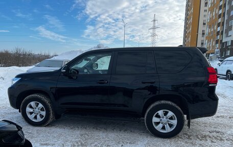 Toyota Land Cruiser Prado 150 рестайлинг 2, 2021 год, 5 680 000 рублей, 6 фотография