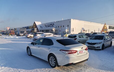 Toyota Camry, 2019 год, 2 850 000 рублей, 6 фотография