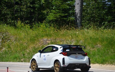 Toyota Yaris, 2021 год, 4 100 000 рублей, 15 фотография