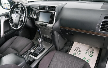 Toyota Land Cruiser Prado 150 рестайлинг 2, 2017 год, 6 199 000 рублей, 13 фотография