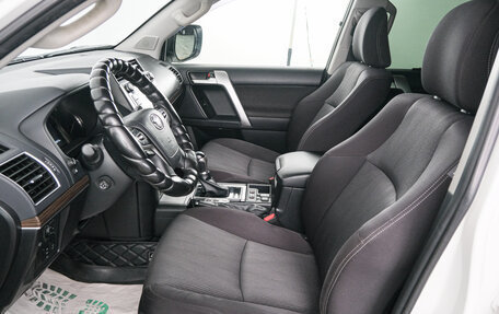 Toyota Land Cruiser Prado 150 рестайлинг 2, 2017 год, 6 199 000 рублей, 8 фотография