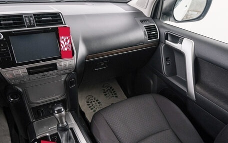 Toyota Land Cruiser Prado 150 рестайлинг 2, 2017 год, 6 199 000 рублей, 12 фотография