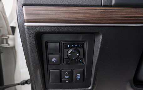 Toyota Land Cruiser Prado 150 рестайлинг 2, 2017 год, 6 199 000 рублей, 19 фотография