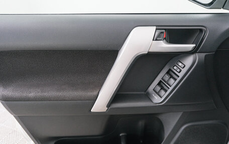 Toyota Land Cruiser Prado 150 рестайлинг 2, 2017 год, 6 199 000 рублей, 20 фотография