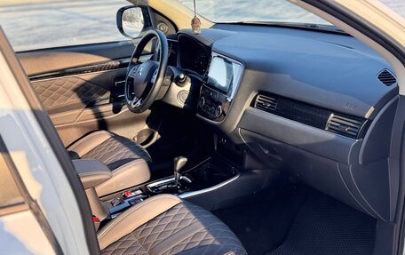 Mitsubishi Outlander III рестайлинг 3, 2022 год, 2 690 000 рублей, 13 фотография