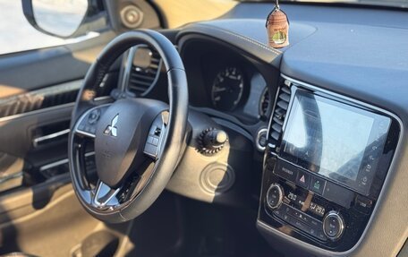 Mitsubishi Outlander III рестайлинг 3, 2022 год, 2 690 000 рублей, 15 фотография